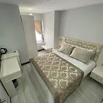 Siva Pera & 3*