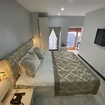 Siva Pera &