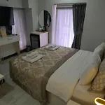 Siva Pera &